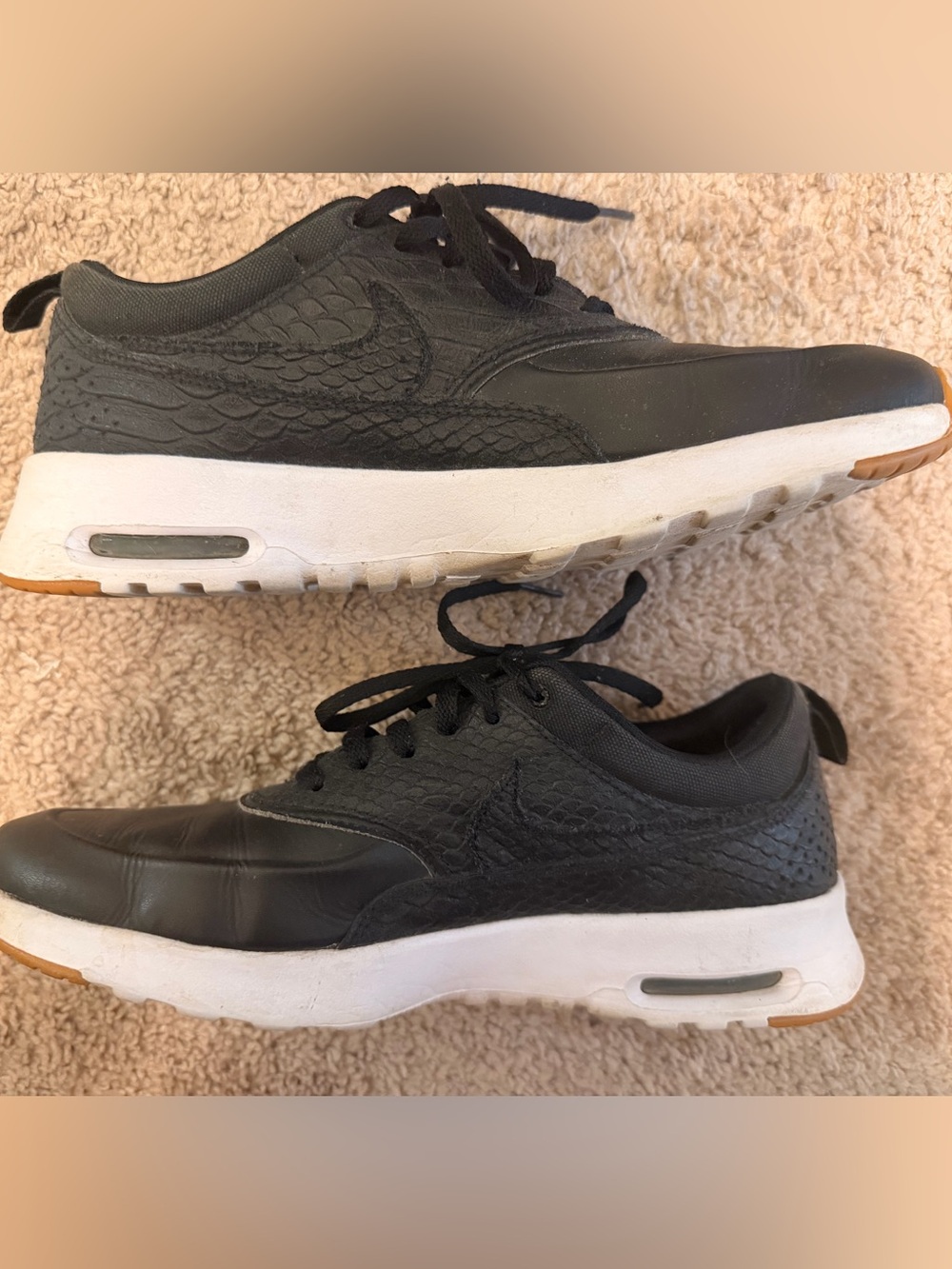 Nike Thea Air MaxWomen’s Black Low-Top Sneakers with White Sole, Size 7.5